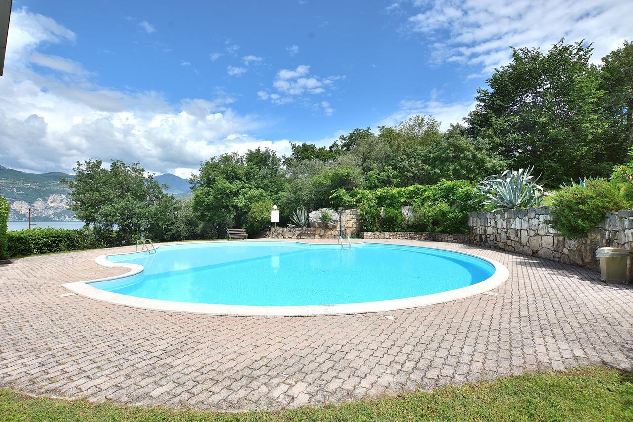 Residenza Candor With Pool Мальчезине Экстерьер фото