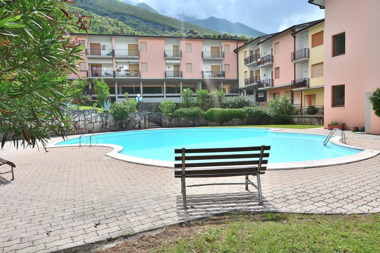 Residenza Candor With Pool Мальчезине Экстерьер фото