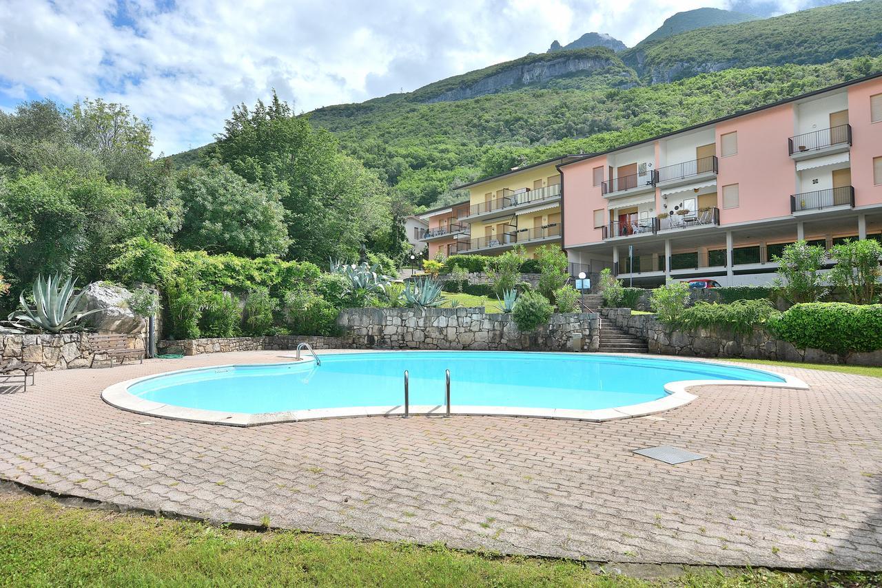 Residenza Candor With Pool Мальчезине Экстерьер фото